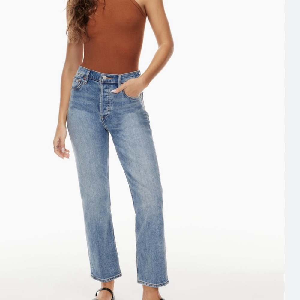 Aritzia Denim Forum THE ARLO HIGH RISE STRAIGHT 28L size 26